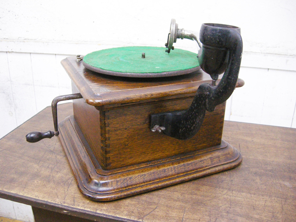 ♬ 大型ラッパ蓄音機 4丁ゼンマイ コロンビア マジェスティック BD型