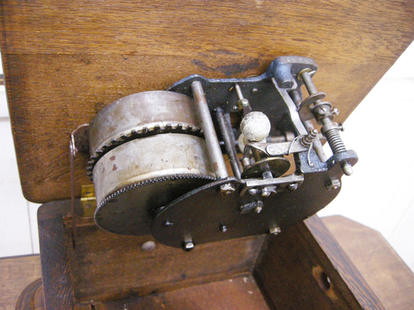 ♬ 大型ラッパ蓄音機 4丁ゼンマイ コロンビア マジェスティック BD型