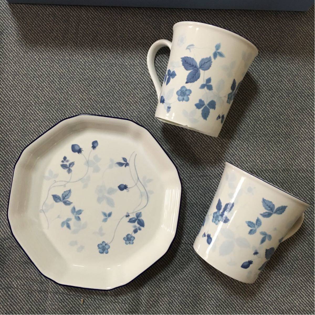 ★ウエッジウッド＊新品・ワイルドストロベリーブルーのペアーカップ＆ソーサーセット★