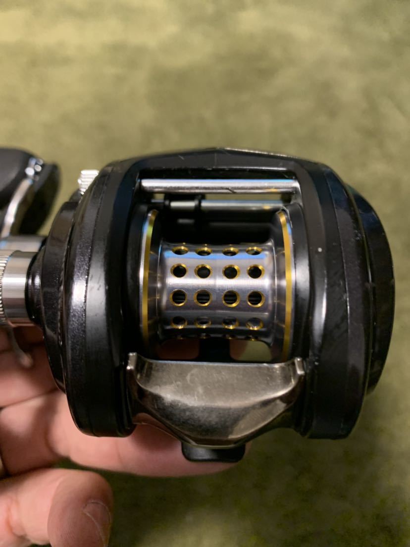 Revo POWER CRANK 6 ベイトリール 右ハンドル バス釣り Abu アブ