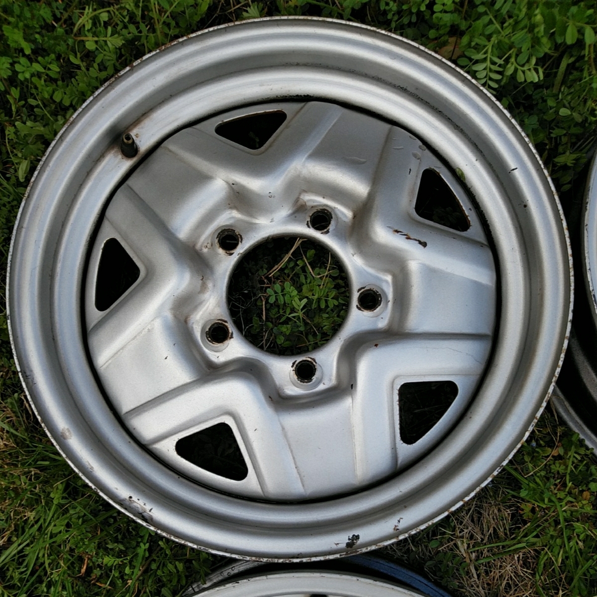 ジムニー純正】16インチ スチールホイール 4本セット センターキャップ付 スズキジムニー純正16インチ中古鉄スチールホイール4本 【公式通販】
