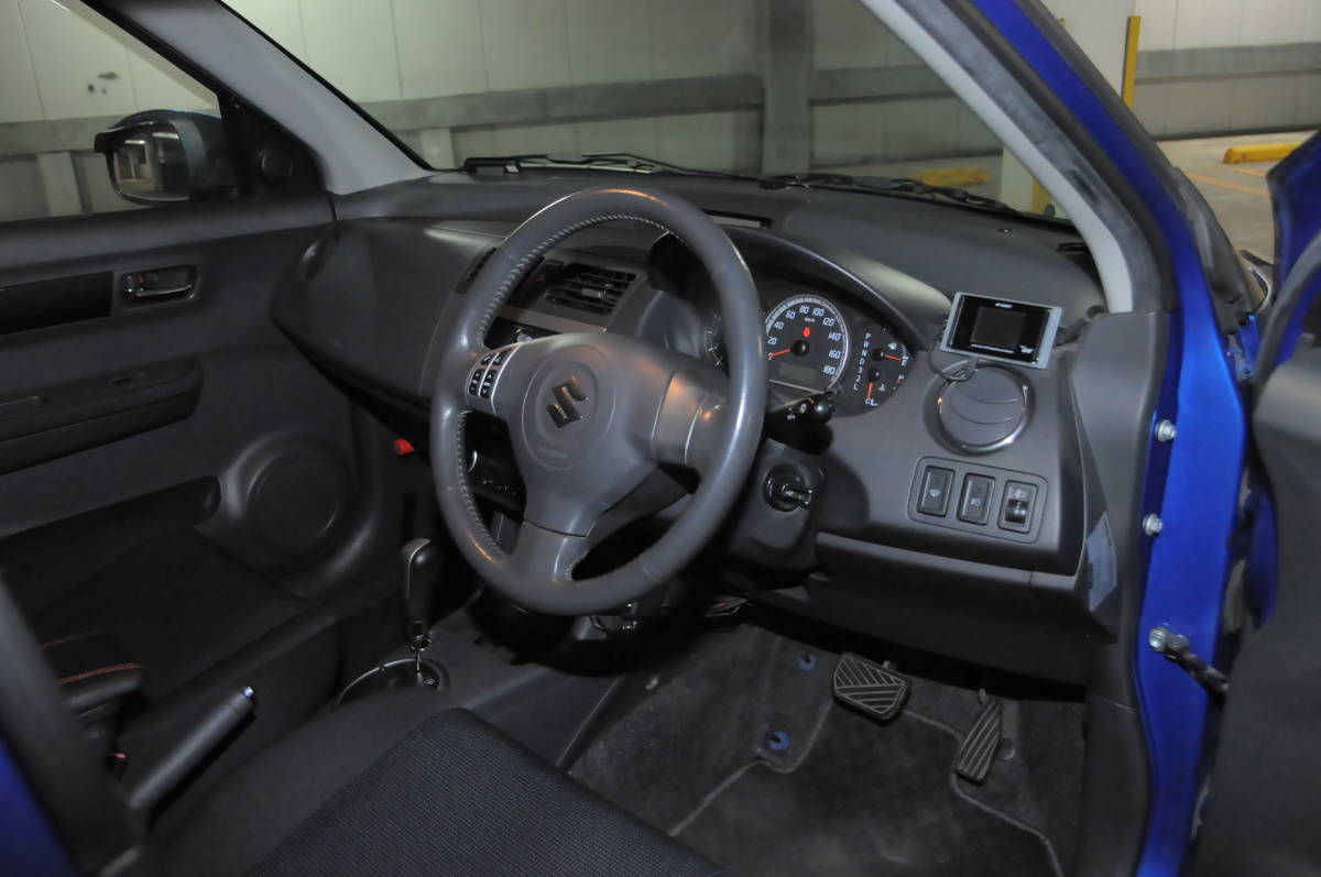 最終出品　スズキ　スイフト　4WD ZD21S　AT　距離100308キロ　初年度H18年5月　スマートキー　東京都　試乗可能