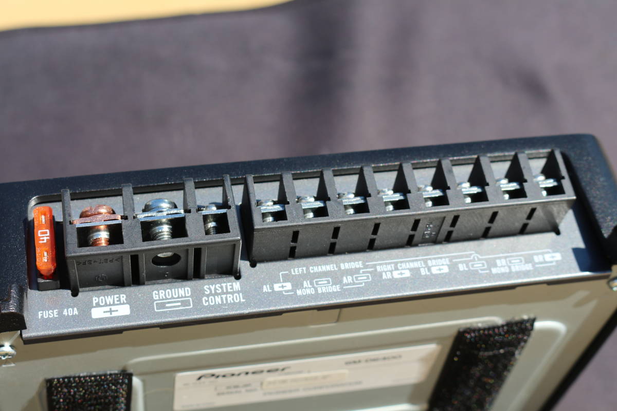 カロッツェリア 4ch アンプ GM－D6400 カーオーディオ