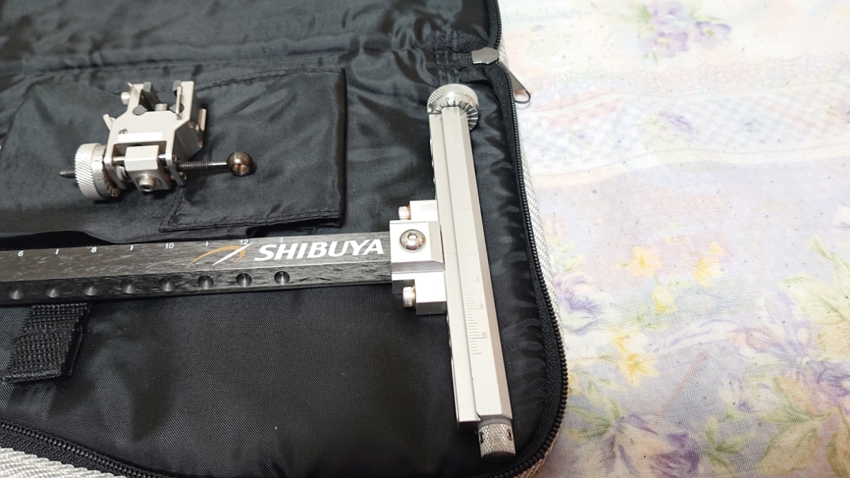 アーチェリー　サイト　ブラック　ヤマハ用　シブヤ製カーボン黒＆銀　台座付 35％オフ】ULTIMA RC PRO 520 カーボンサイト【アウトレット特価