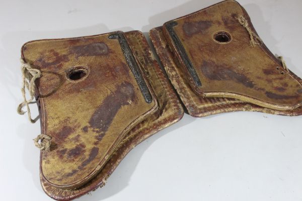 ▲▽肌付　切付　下鞍　革　江戸時代　38×45ｃｍ　3.14ｋｇ　野馬追/相馬/轡/古式馬具/鎧/甲冑/武具▲▽_1