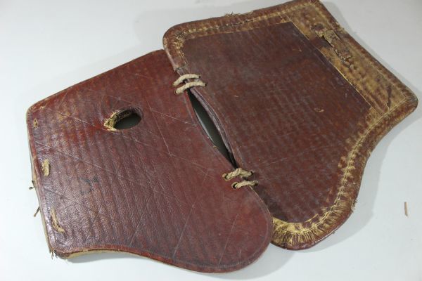 ▲▽肌付　切付　下鞍　革　江戸時代　38×45ｃｍ　3.14ｋｇ　野馬追/相馬/轡/古式馬具/鎧/甲冑/武具▲▽_7