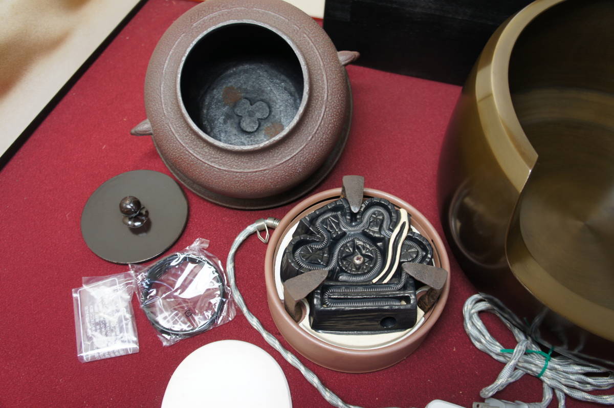 ☆茶道具 唐銅面取風炉 国宝敬典 真形釜 炭型電熱器 敷板 前かわらけ 香入れフルセット送料込み