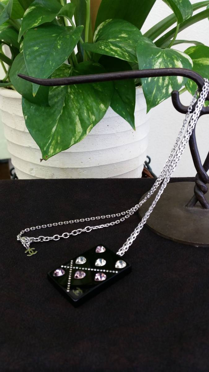 美品 CHANEL シャネル ペンダント 黒地にラインストーン