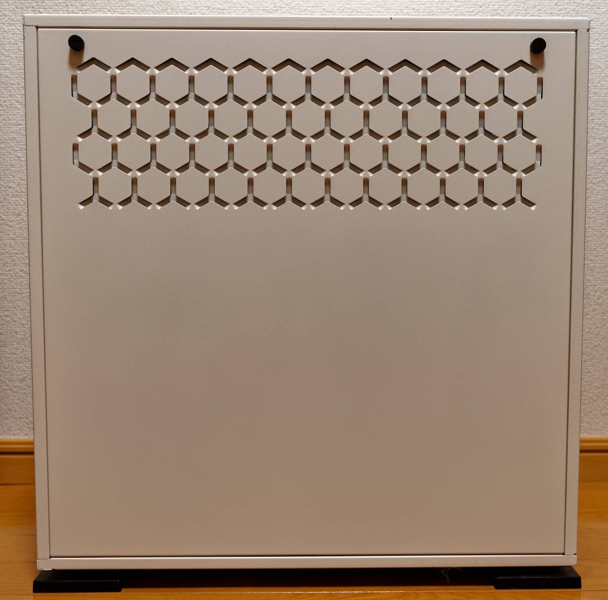 中古 IN WIN 303 W-CF06W 303 - White 強化ガラス製サイドパネル PC 