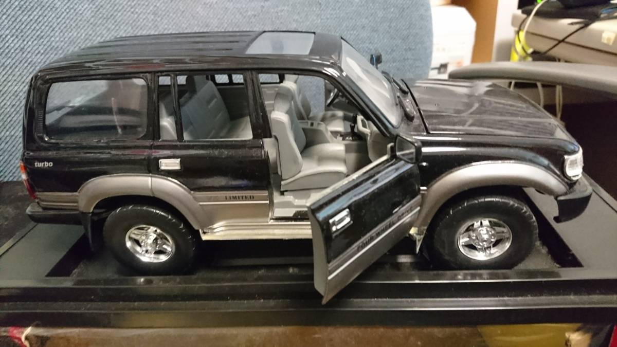 トヨタ LC80 ランドクルーザー 1:18 Land Cruiser ミニカー ランクル80 
