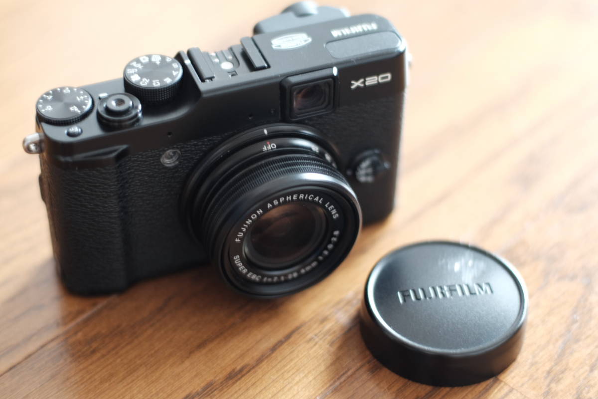 FUJIFILM X20 富士フイルム 富士フィルム - ブラック X20｜見やすい 