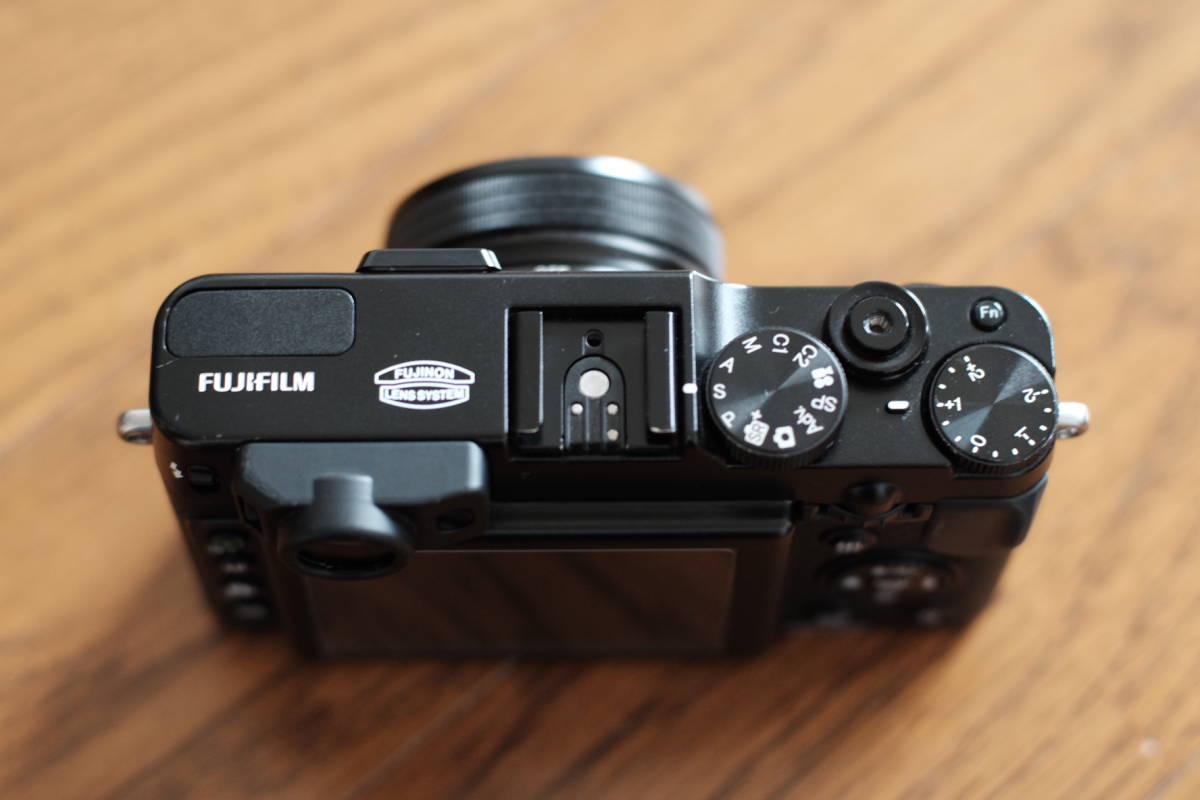 FUJIFILM X20 富士フイルム 富士フィルム - ブラック X20｜見やすい 