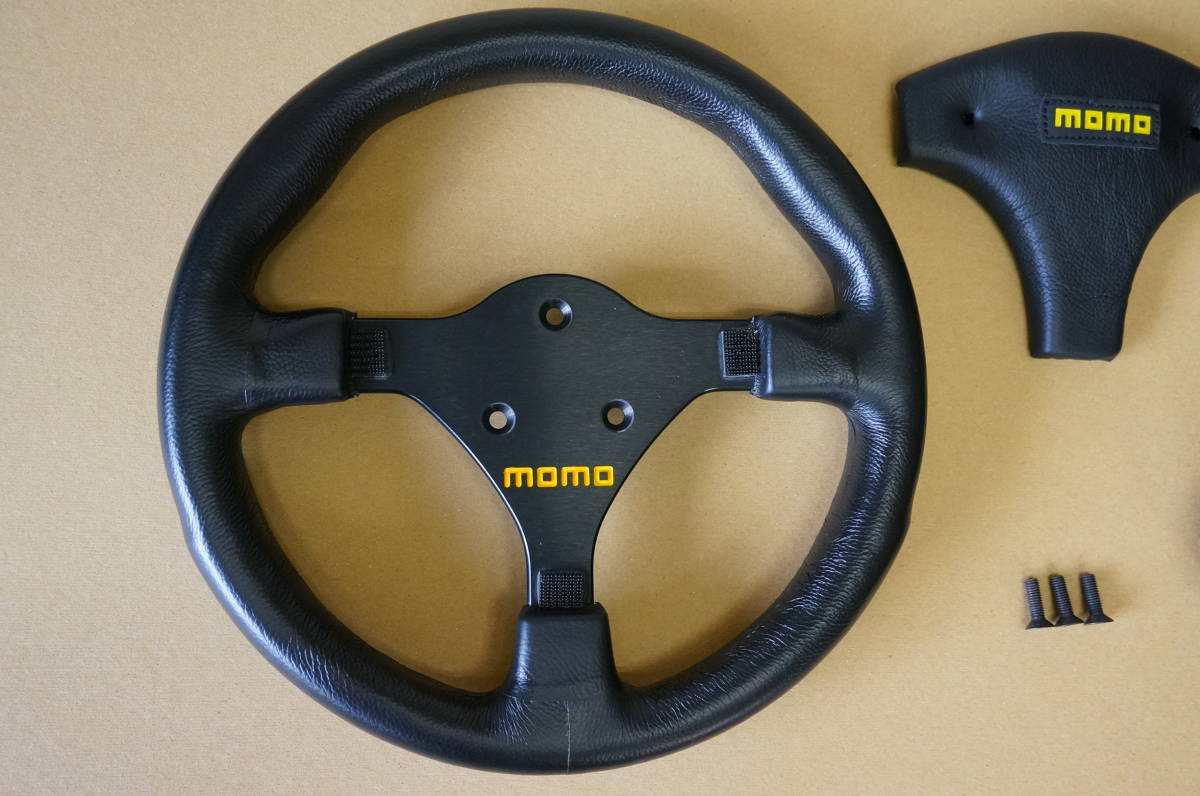 MOMO ステアリングホイール ボス付き スーパーセブン ケータハム