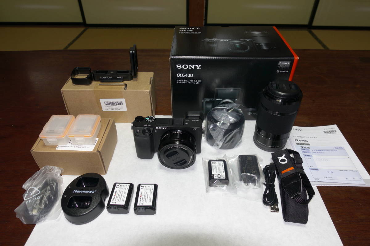 美品 SONY α6400 ダブルズームレンズキット ILCE-6400Y BLACK 、バッテリー2個充電器キット、カメラブラケットホルダー