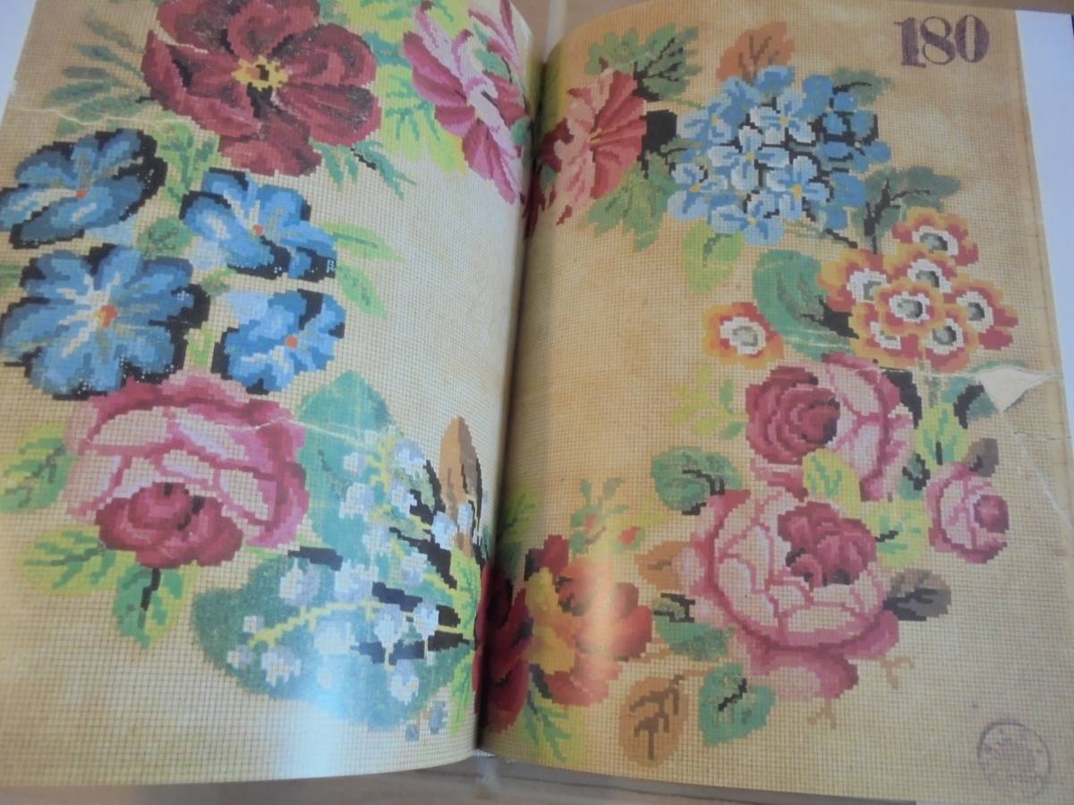 Embroideries 19th Patterns Century & 19世紀ウィーンの刺繍と