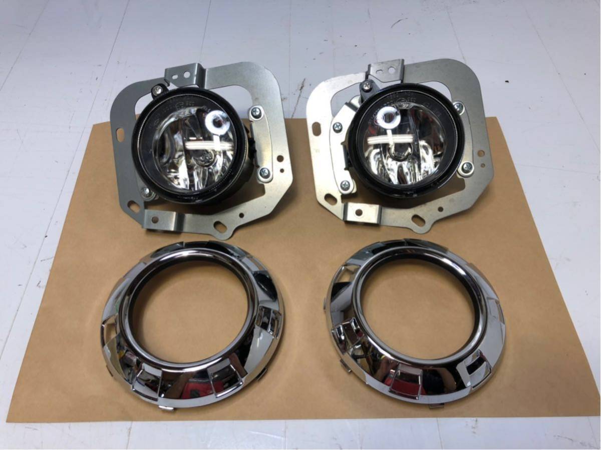 三菱デリカD5 純正フォグランプベゼル 左右セット 三菱 デリカ D5純正 フォグランプ メッキ ベゼル カバー左右セット