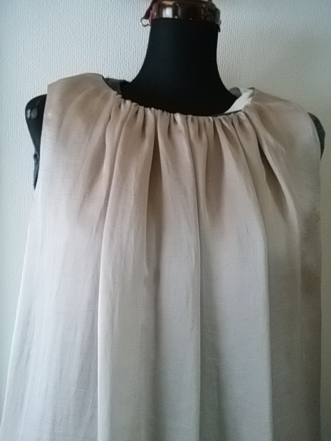 シップスワンピース フォーマル用 フリー ベージュ系 サテン タックフリル3段 ワンピース ロング 売買されたオークション情報 Yahooの商品情報をアーカイブ公開 オークファン Aucfan Com