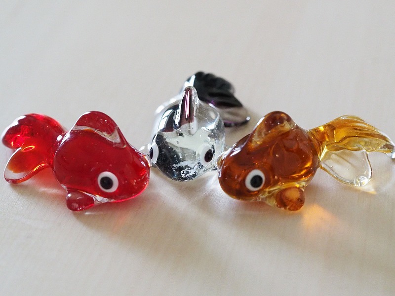 ガラス金魚 金 赤 黒 3匹セット 箸置き ガラス細工 はしおき おしゃれ 金魚鉢 装飾品 品 水槽装飾品 売買されたオークション情報 Yahooの商品情報をアーカイブ公開 オークファン Aucfan Com