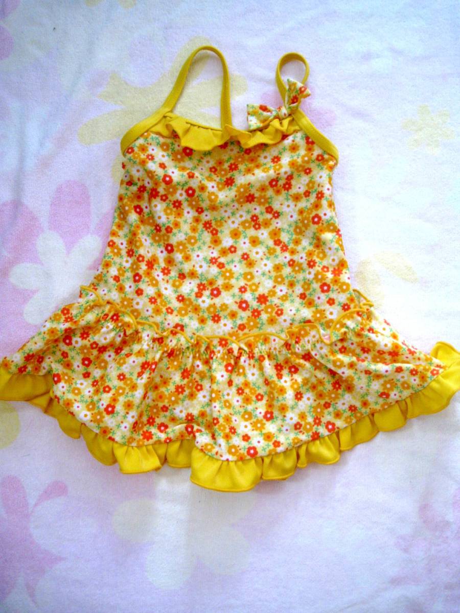 西松屋 光沢イエロー小花柄aラインワンピース水着 80 80 75 84cm 売買されたオークション情報 Yahooの商品情報をアーカイブ公開 オークファン Aucfan Com