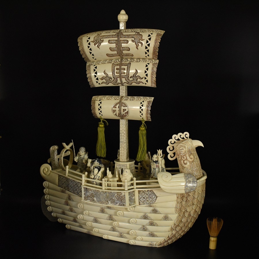 湯】特大 本象牙 細密彫刻 彩色七福神 宝船 置物 保証品 時代物 高さ87，
