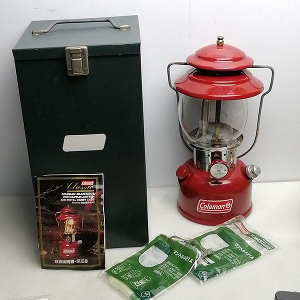 爆買い，限定セール Coleman コールマン クラシック ランタン 赤 200B703J ケース付 USA製(ホワイトガソリンランタン)｜売買されたオークション情報、yahooの商品情報をアーカイブ公開 - オークファン ホワイトガソリンランタン