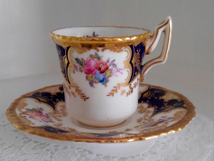 英国製アンティーク コールポート（Coalport) バットウィング カップ