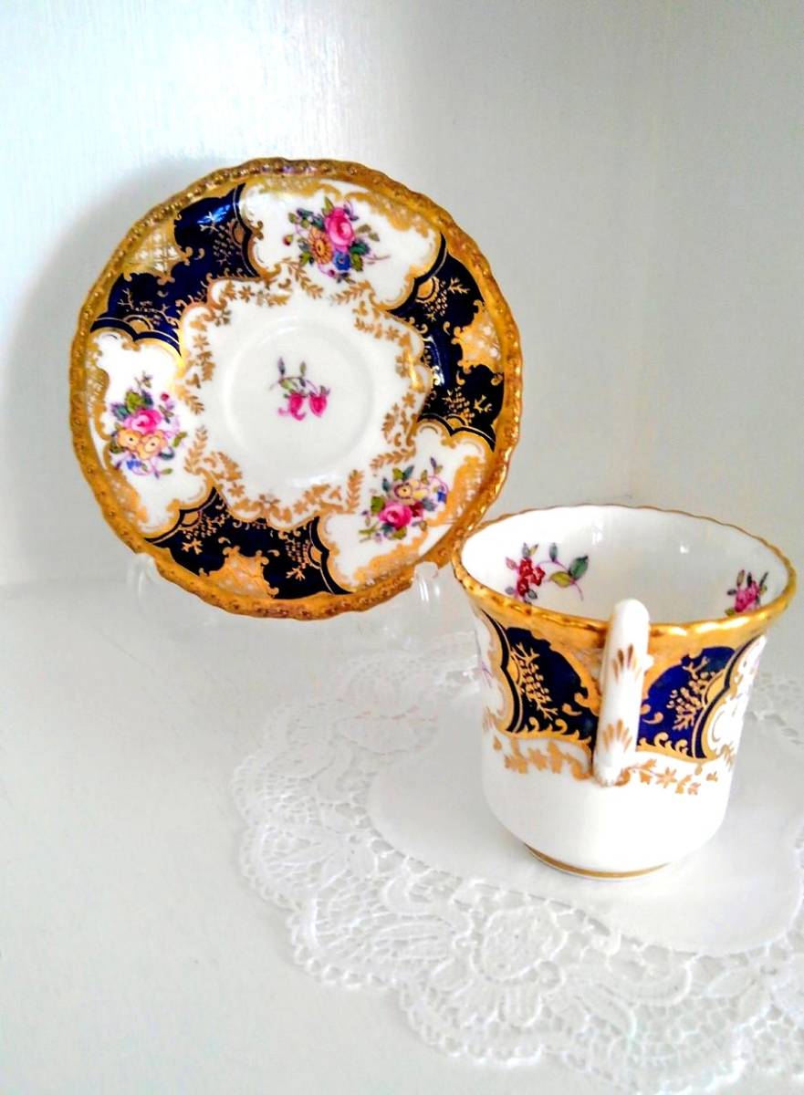 英国製アンティーク コールポート（Coalport) バットウィング カップ