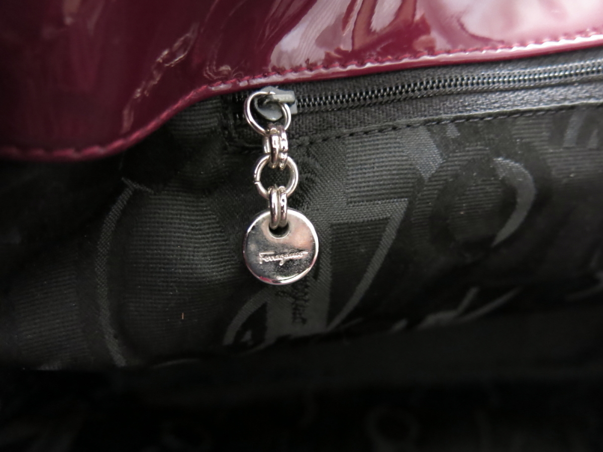 ○美品○Salvatore Ferragamo フェラガモ○パテント エナメル レザー 