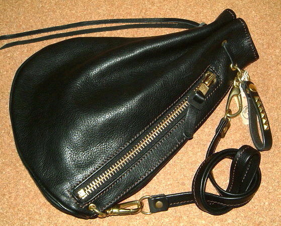100%新品，定番 Groover Leather グルーバーレザー 高級 レザー製 ショルダーバッグ ウェストバッグ Mサイズ/黒&times;黒 牛革 ポーチ ヒップバッグ 本革(ショルダーバッグ)｜売買されたオークション情報、yahooの ショルダーバッグ