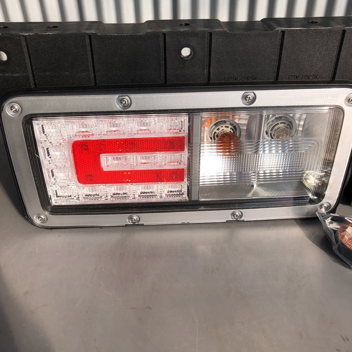 日野 新型 プロフィア テールランプ LED 8 日野 プロフィア