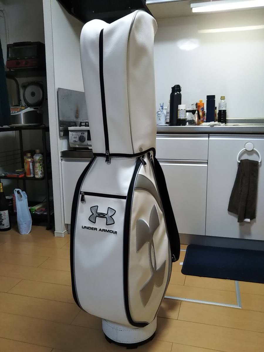 アンダーアーマー　キャディバッグ（コース未使用品）　ルコックＤＲヘッドカバーおまけ付
