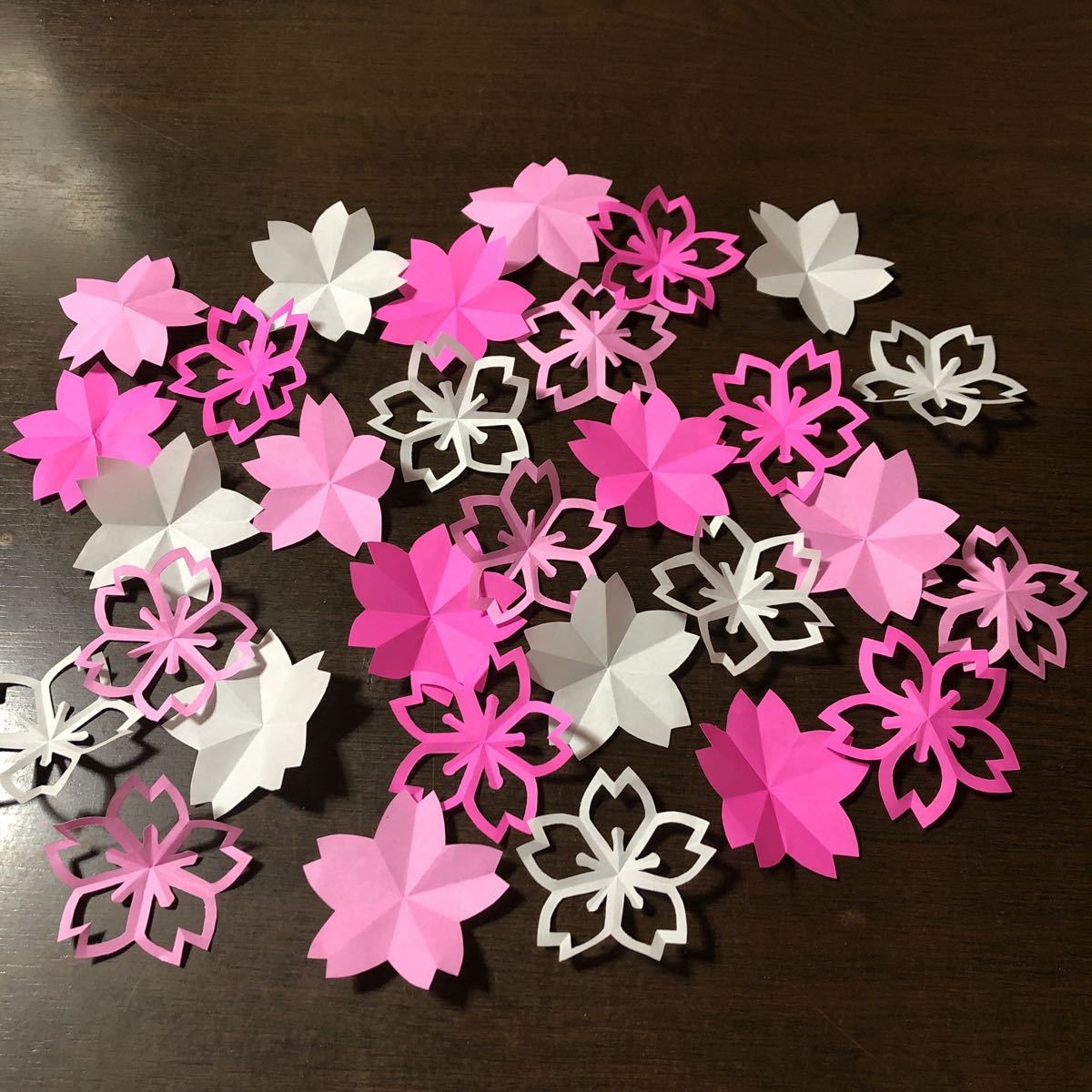 折り紙 桜 壁面飾り 30枚set 折り紙 千代紙 売買されたオークション情報 Yahooの商品情報をアーカイブ公開 オークファン Aucfan Com