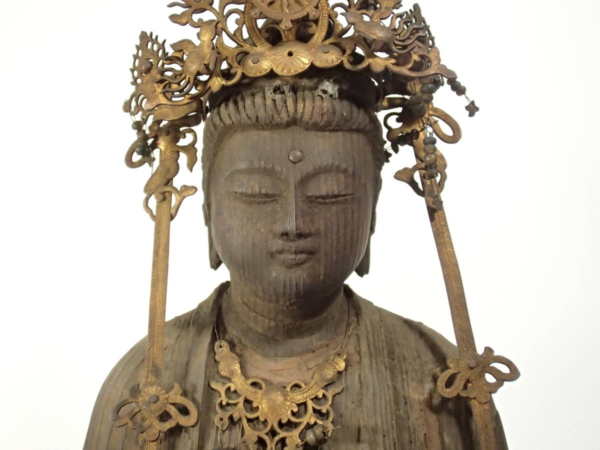 菩薩立像 宝冠 瓔珞 胸飾 古い木造彫刻 全高57㎝(仏像)|売買されたオークション情報、yahooの商品情報をアーカイブ公開 ...