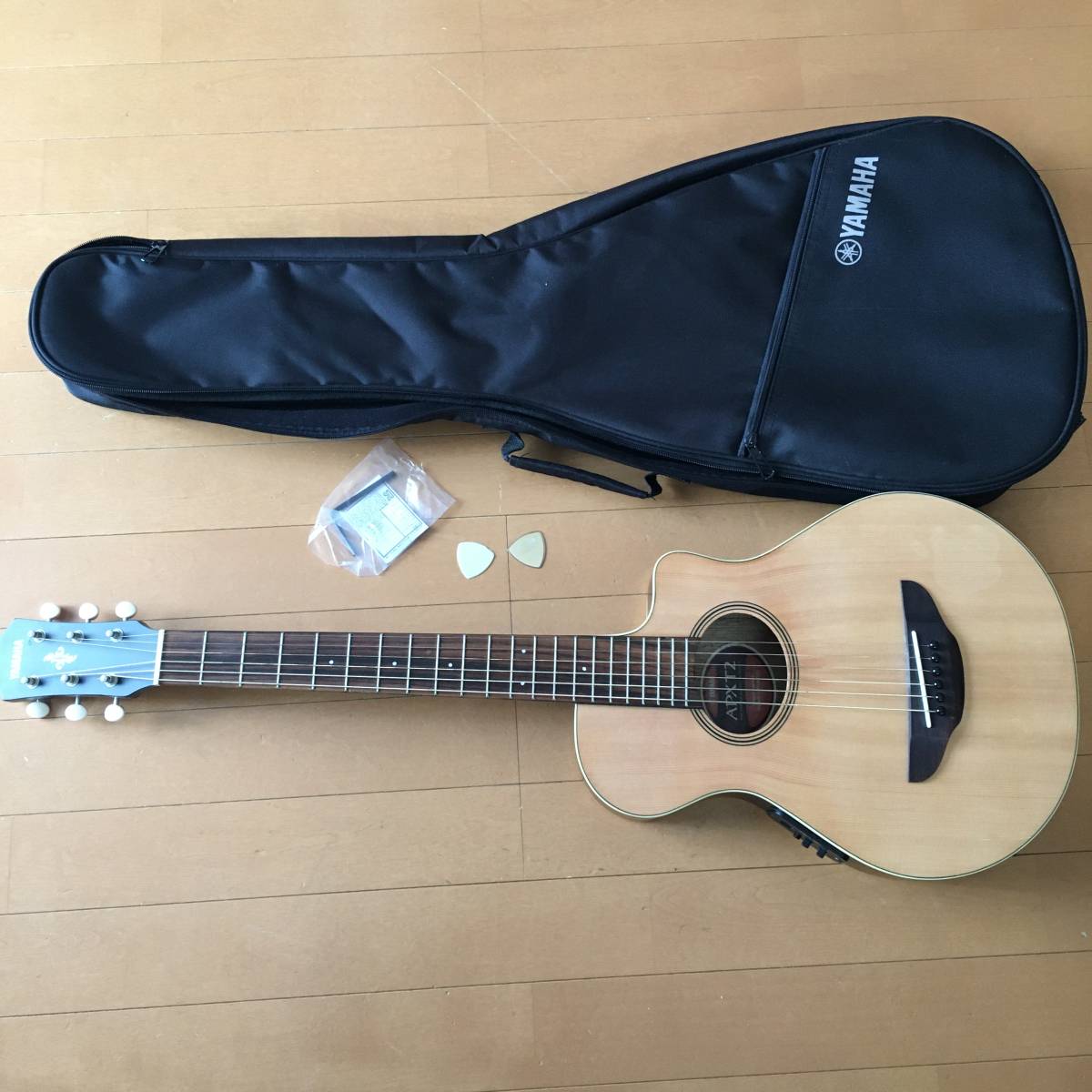 YAMAHA APX-T2 ヤマハ APXT2 Guitars, Basses & トラベラー 