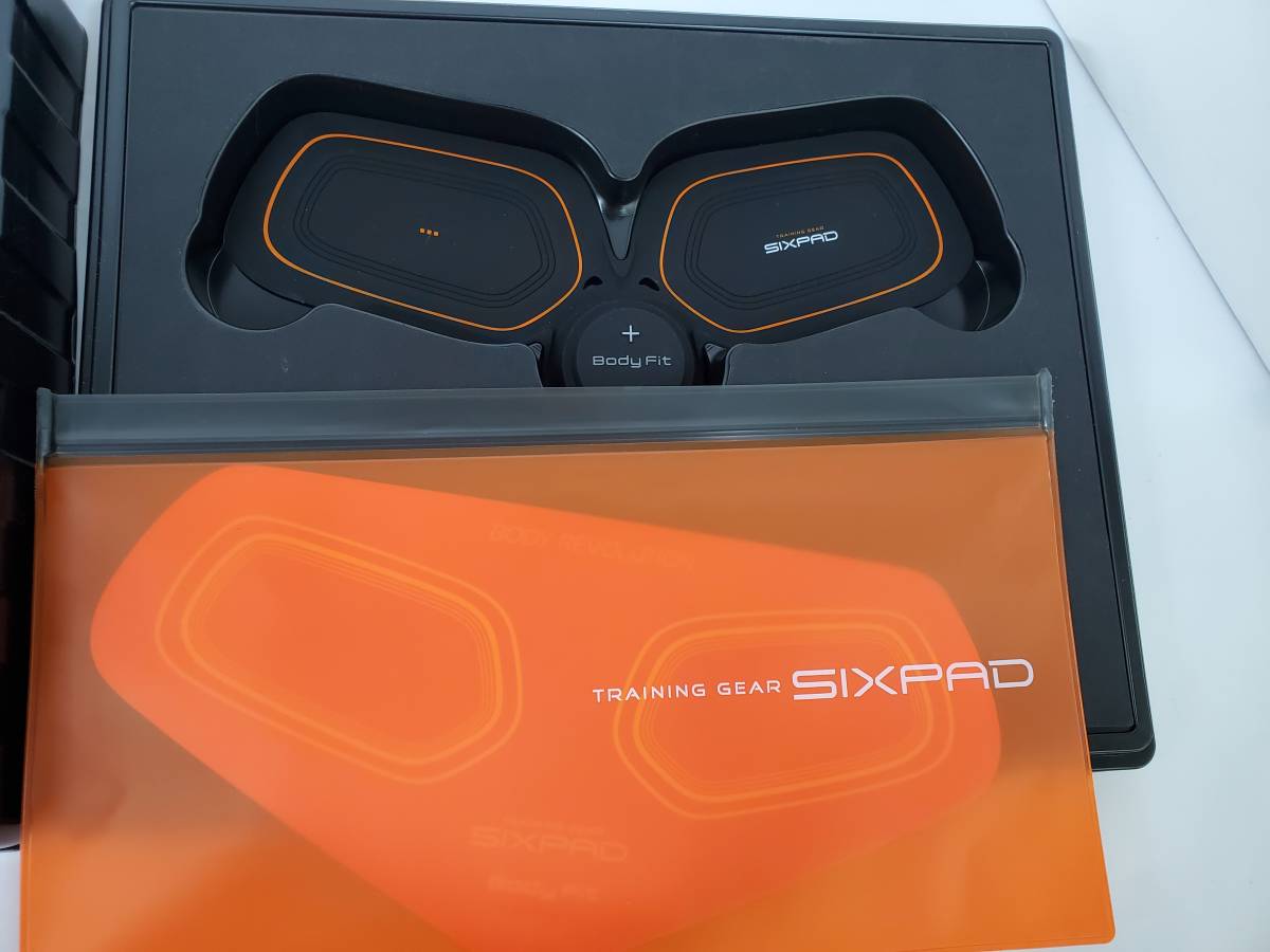 美品】シックスパッド ボディフィット2 充電式 ジェルシート付き 本体