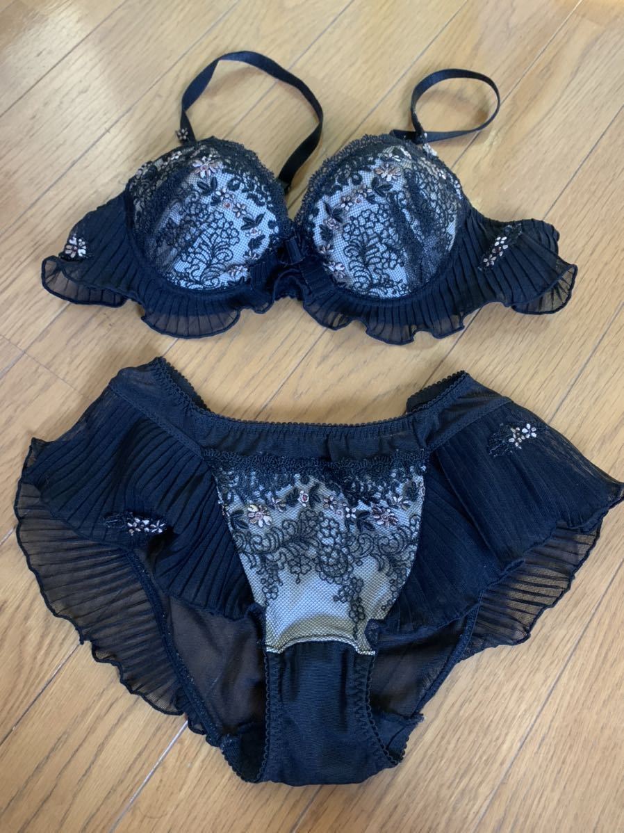【SALE，品質保証】 ワコール サルート ブラジャー C70 ショーツM 検 トリンプ ピーチジョン 2(Cカップ)｜売買されたオークション情報、yahooの商品情報をアーカイブ公開 - オークファン ブラジャー