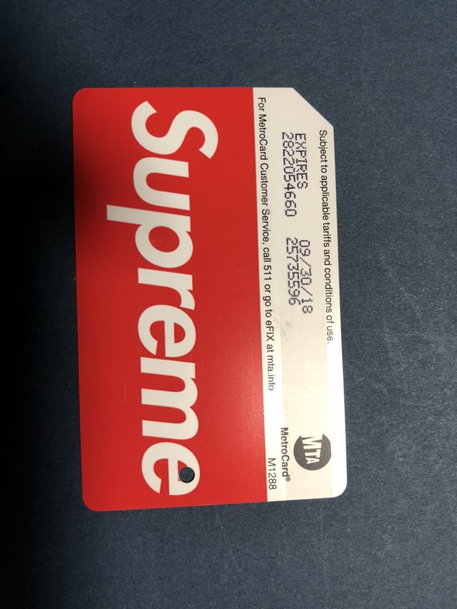 Supreme ロゴ元ネタ作者バーバラ・クルーガーが手がけたNYメトロカード