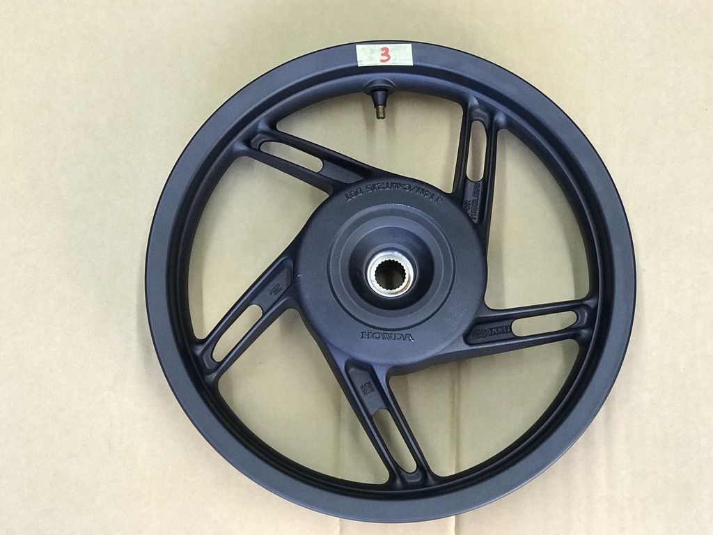 PCX JF28 JF56 KF12 KF18 リアホイール タイヤ新品 バイク