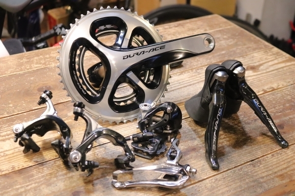 シマノ DURA-ACE SHIMANO デュラエース FC-9000 50-34T⁄172.5mm プライスダウン開始シマノ 0 ST-9001 シマノ、デュラエース、ST-9001、左右、未使用 ST-9001: 常に高回転！ IST9001RI STIレバー 右のみ（11S） 110,000