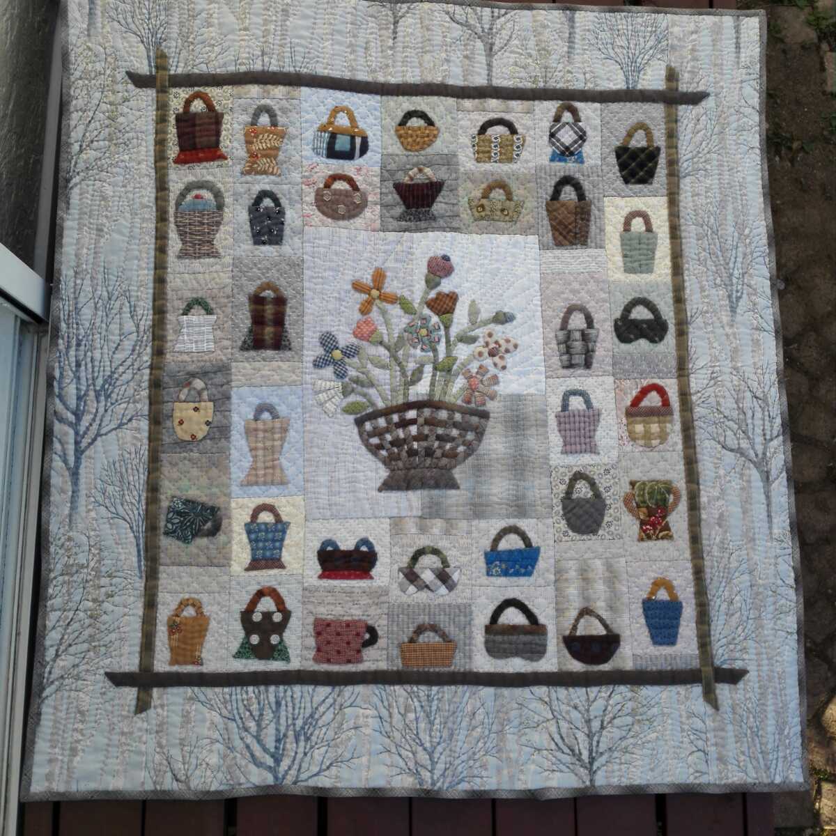 ハンドメイド パッチワーク タペストリー バスケット柄 バスケット柄タペストリー/パッチワーク☆ハンドメイド 93cm×85cm /キルト