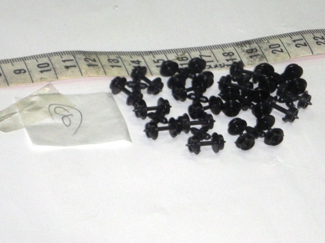 メーカー不明　プラNゲージ台車つき車輪_1