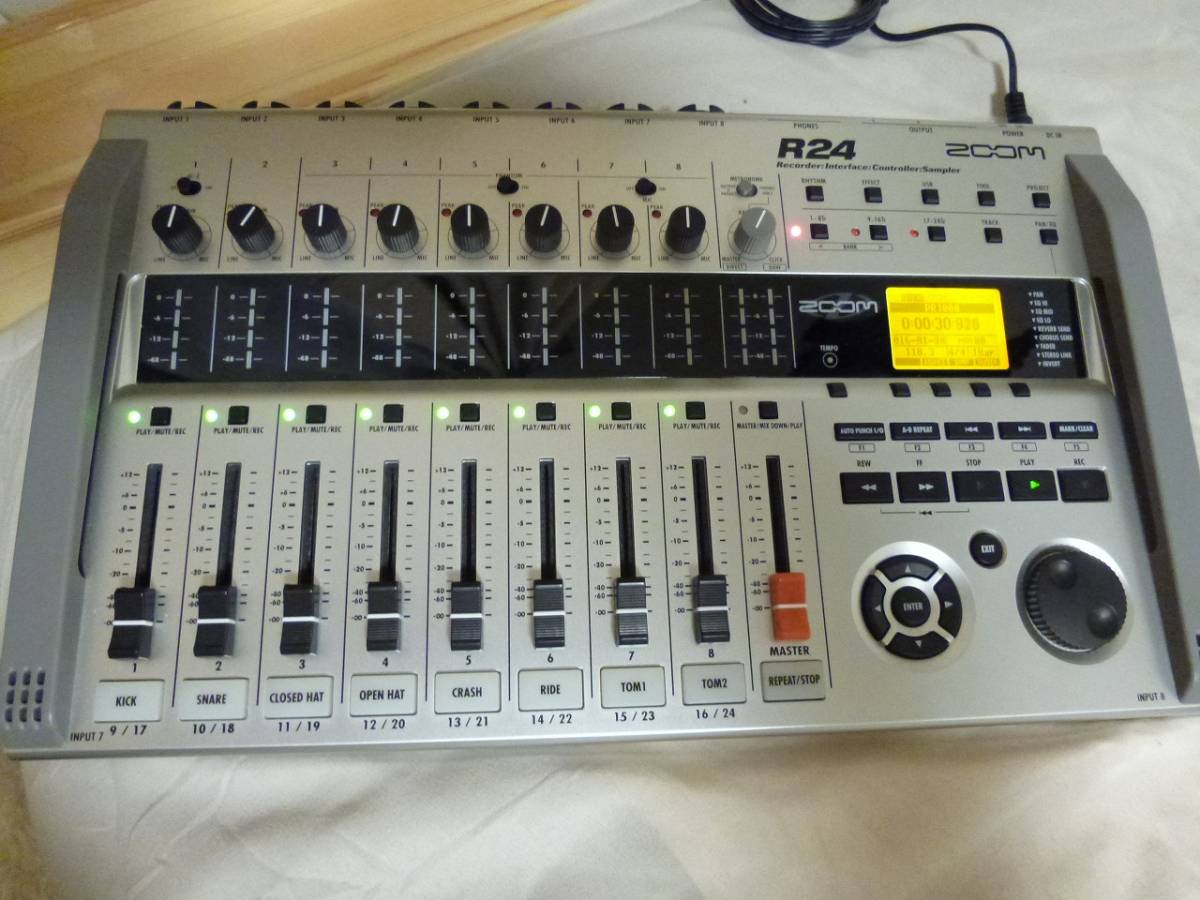 ZOOM ズーム R24 マルチトラックレコーダー 8トラック同時録音 24トラック同時再生 : ZOOM | 0 zoom r24の通販