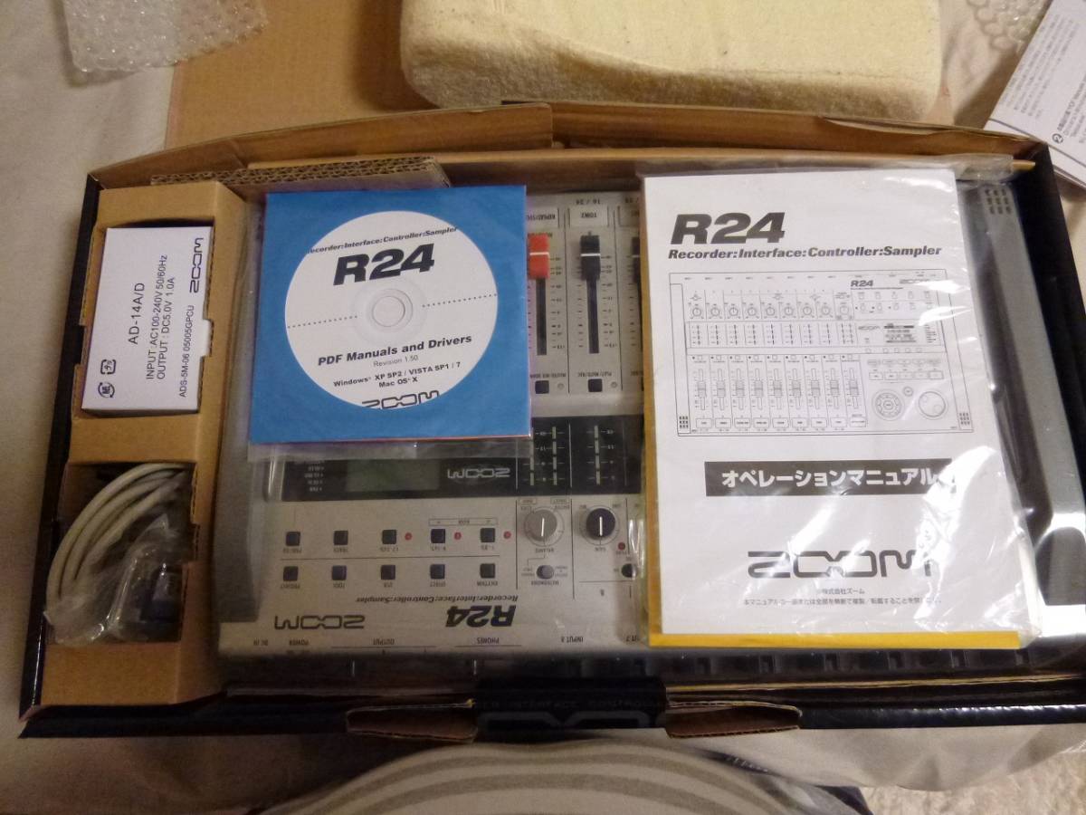 ZOOM ズーム R24 マルチトラックレコーダー 8トラック同時録音 24トラック同時再生 : ZOOM | 0 zoom r24の通販