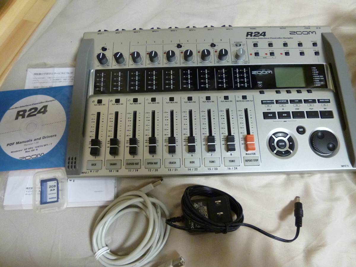 ZOOM ズーム R24 マルチトラックレコーダー 8トラック同時録音 24トラック同時再生 : ZOOM | 0 zoom r24の通販