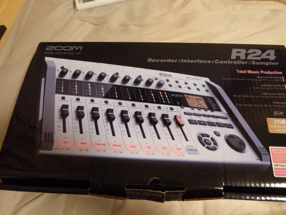 ZOOM ズーム R24 マルチトラックレコーダー 8トラック同時録音 24トラック同時再生 : ZOOM | 0 zoom r24の通販