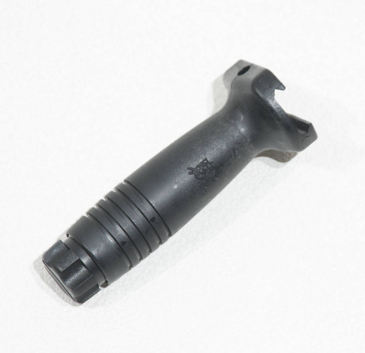 米軍実物 KNIGHTS ARMAMENT ナ イツ RAS RIS 用 バーチカル フォア
