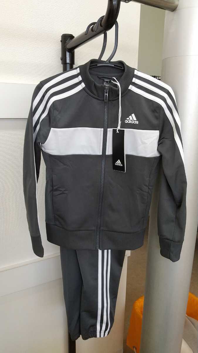 お買い得，最新作 アディダスadidas セットアップ120サイズ(上下セット)｜売買されたオークション情報、yahooの商品情報をアーカイブ公開 - オークファン 上下セット