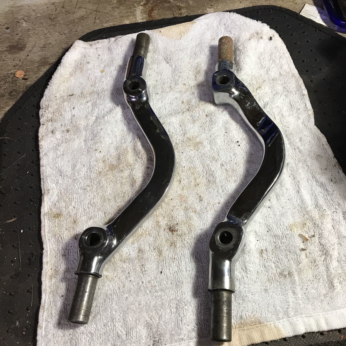 インパラ アッパーアーム の軸 クローム インパラ アッパーアーム