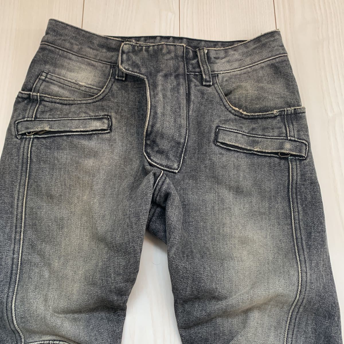 バルマン　デニムパンツ バイカーパンツ BALMAIN デニム - JEAN ラスト1点SLIM 金ボタン