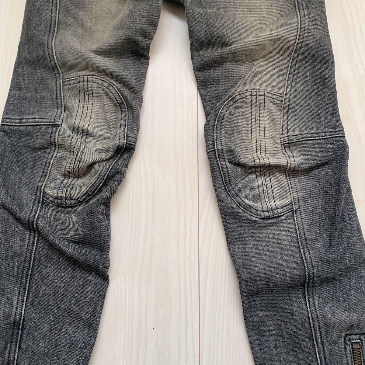 バルマン　デニムパンツ バイカーパンツ BALMAIN デニム - JEAN ラスト1点SLIM 金ボタン